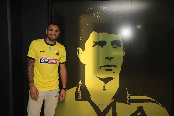 Alexander Callens ya viste la camiseta del AEK Atenas. | Foto: @AEK_FC_OFFICIAL