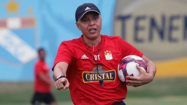 Alexis Mendoza no pudo debutar como DT de Sporting Cristal. | Foto: Sporting Cristal / Video: DIM