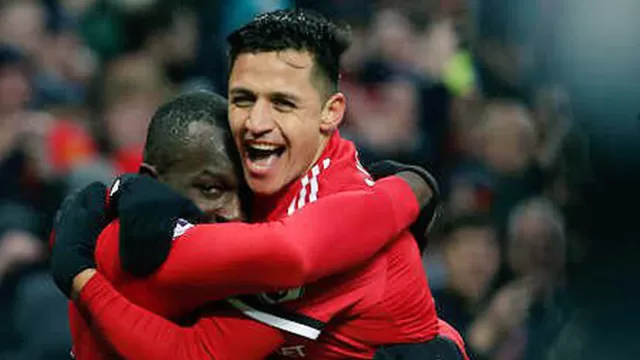 Alexis Sánchez marcó su primer gol con el Manchester United en Old Trafford