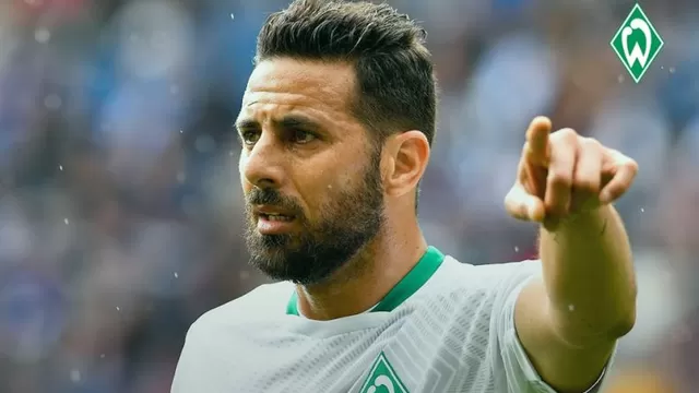 Pizarro recibi&amp;oacute; la visita muy especial de un hincha de Alianza Lima en las pr&amp;aacute;cticas del Werder Bremen. | Foto: Werder Bremen.