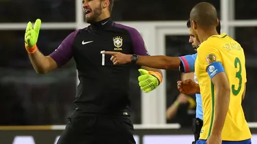 Alisson: &quot;No sé cómo el árbitro tuvo duda, fue evidente&quot;