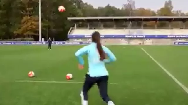 Amel Majri: futbolista francesa emula a Neymar al parar el balón de taco