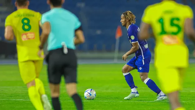 Con Carrillo, Al-Hilal derrotó 2-0 al Al-Khaleej en el inicio de la liga árabe
