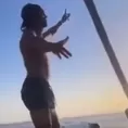 André Carrillo bailó al ritmo de una canción del Al-Hilal en un yate en Ibiza