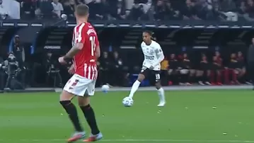 André Carrillo dejó en ridículo a jugador de Estudiantes y casi anota golazo para Corinthians