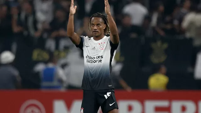 André Carrillo se confesó con los hinchas de Corinthians tras la eliminación de Copa Libertadores 2025. | Foto: AFP