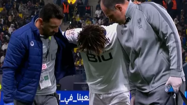 André Carrillo salió lesionado en el 2-2 entre Al-Hilal y Al-Nassr