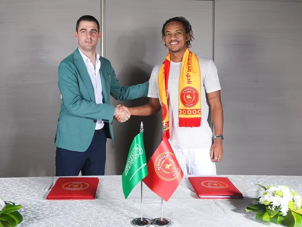 André Carrillo pasó del Al-Hilal al Al-Qadsiah. | Foto @18andrecarrillo