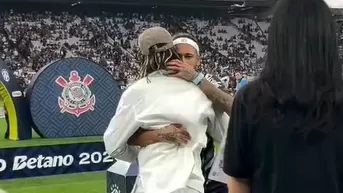 André Carrillo y Neymar se confundieron en un abrazo previo al Santos vs Corinthians