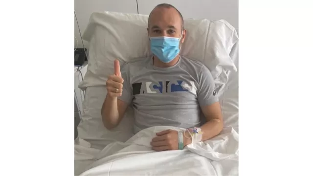 Andrés Iniesta, operado en Barcelona, tardará 4 meses en recuperarse