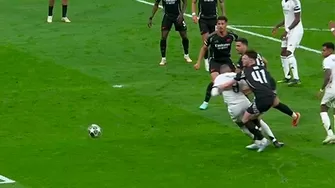 Árbitro anuló penal de Real Madrid ante Arsenal / Foto: ESPN