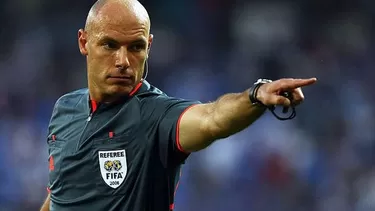 El árbitro inglés Howard Webb anunció su retiro