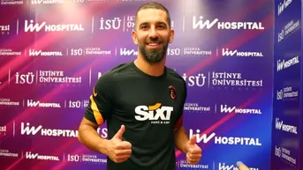 Arda Turan fue presentado en Galatasaray tras ocho meses sin club