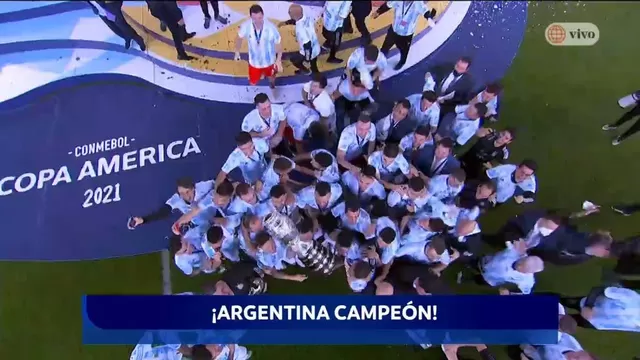 Argentina campeón de la Copa América 2021: Lionel Messi levantó así el trofeo