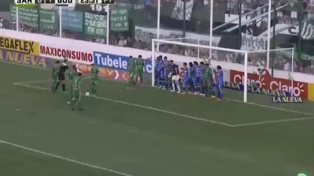 Argentina: golazo de Sarmiento con los 11 jugadores de Godoy Cruz en la línea