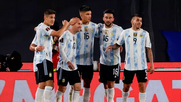 Argentina goleó 3-0 a Bolivia con soberbia actuación de Messi