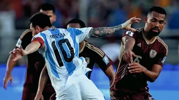 Argentina igualó 1-1 en su visita a Venezuela y sigue líder