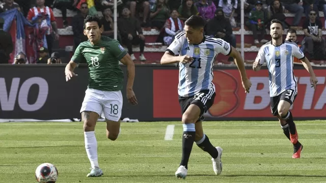 Argentina goleó 3-0 a Bolivia en La Paz y es líder de las Eliminatorias 2026