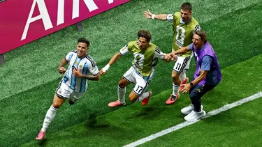 Enzo Fernández pisó el área y anotó el 3-2 de Argentina vs Egipto tras excelente remate de cabeza / Foto: Reuters - Marco Bello Enzo Fernández pisó el área y anotó el 3-2 de Argentina vs Egipto tras excelente remate de cabeza / Foto: Reuters - Marco Bello
