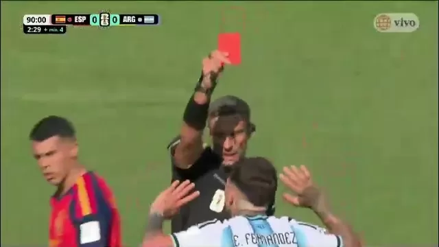Enzo Fernández vio roja por falta sobre Cubarsi en la final del Mundial. (Video: América TV)