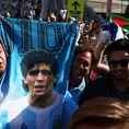 &quot;Maradona es más grande que Isabel&quot;: Hinchada argentina es local en Londres