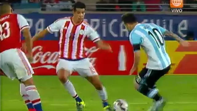 Argentina vs. Paraguay: Messi humilló a Cáceres con tremenda huacha