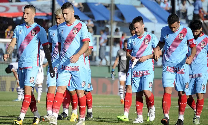 Arsenal, el club de los Grondona, descendió a la segunda división de  Argentina | America deportes