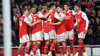 Arsenal le ganó el derbi 3-1 al Chelsea y recuperó el liderato de la Premier