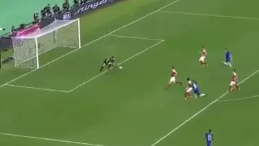 Petr Cech fue la figura del Arsenal en el primer tiempo. | Foto: Captura de Video