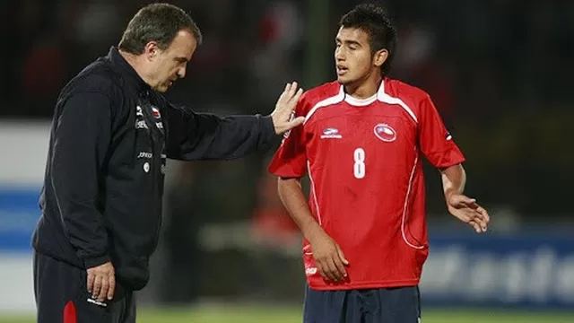 Marcelo Bielsa dirigió a un joven Arturo Vidal en Chile. 