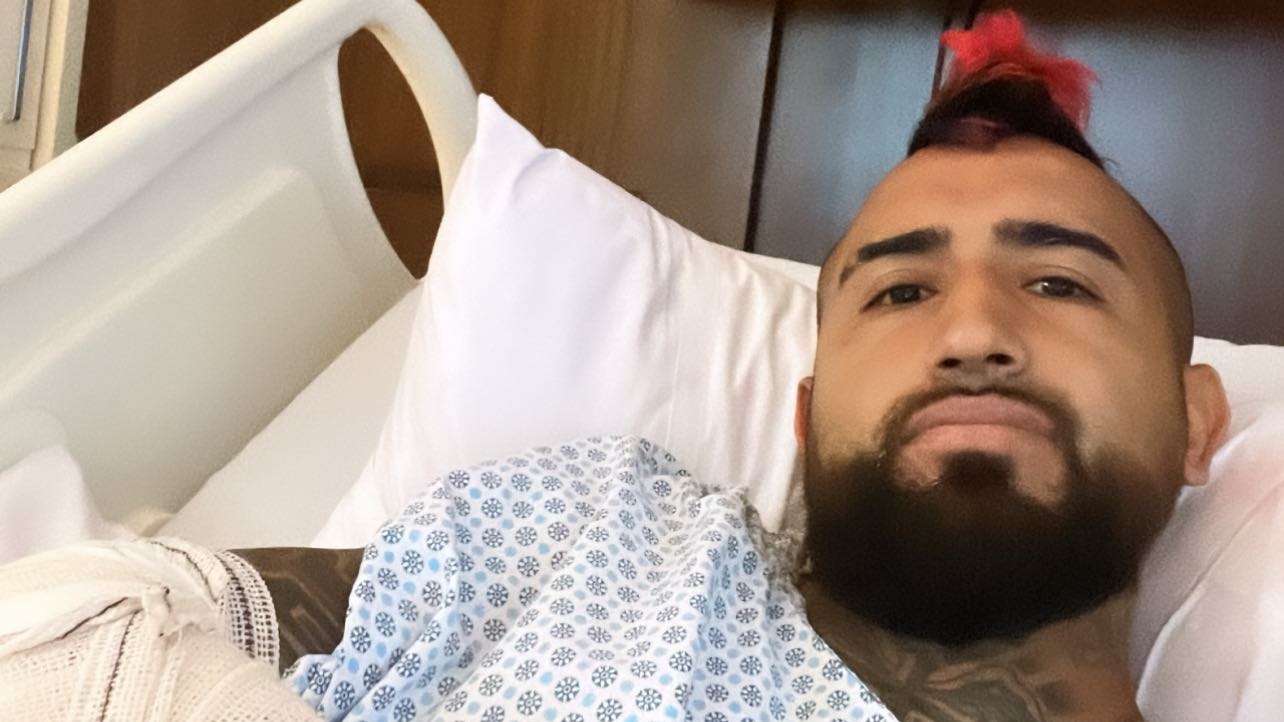 Arturo Vidal se recupera en un hospital de una infección en el brazo