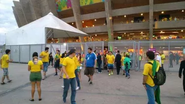 Así abandonaron los hinchas brasileños el Mineirao durante el encuentro