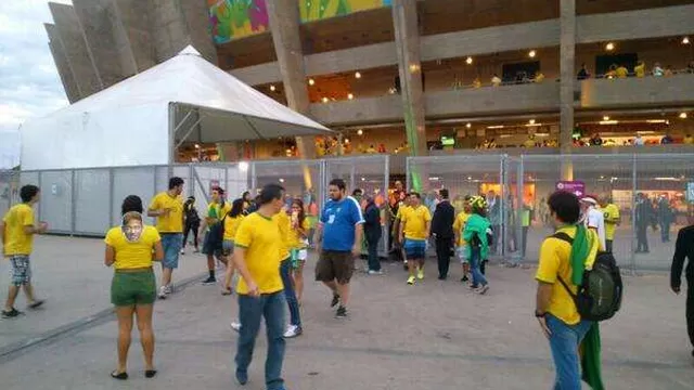 Así abandonaron los hinchas brasileños el Mineirao durante el encuentro