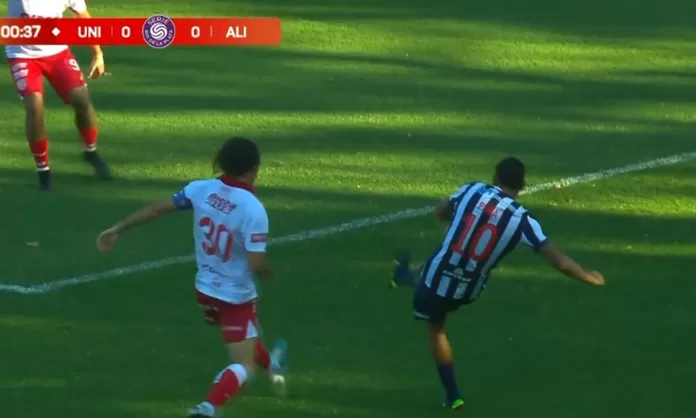 Así fue el autogol de Sergio Peña arrancando el partido de Alianza