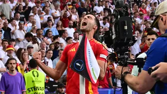 Mikel Merino celebra el tanto que le da la clasificación a su equipo / Foto: AFP / Video: Twitter