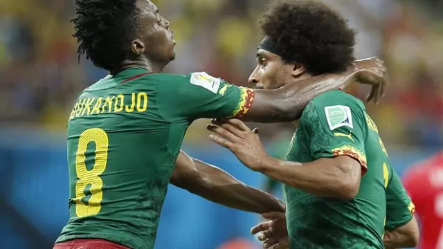 Así se encararon y llegaron a las manos dos jugadores de Camerún-foto-3