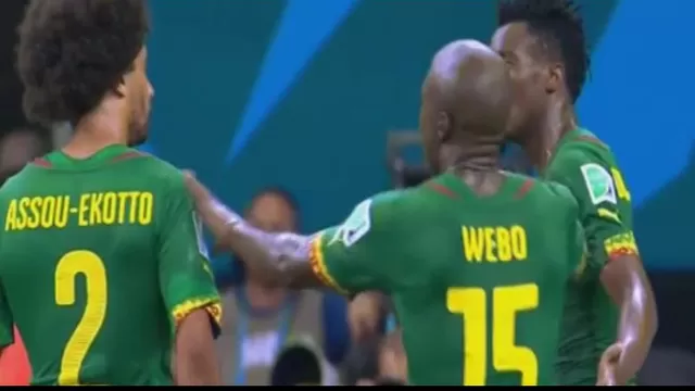 Así se encararon y llegaron a las manos dos jugadores de Camerún-foto-6
