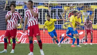 Atlético de Madrid sufrió una agónica derrota en Cádiz con un gol a los 90+9'