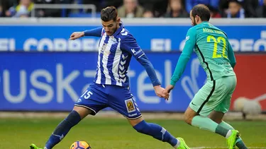 El lateral izquierdo juega cedido en el Alav&amp;eacute;s.