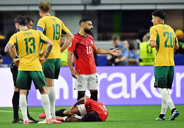 Salah se preocupó por duro golpe a Mohamed Hany / Fuente: Reuters - Kai Pfaffenbach Salah se preocupó por duro golpe a Mohamed Hany / Fuente: Reuters - Kai Pfaffenbach