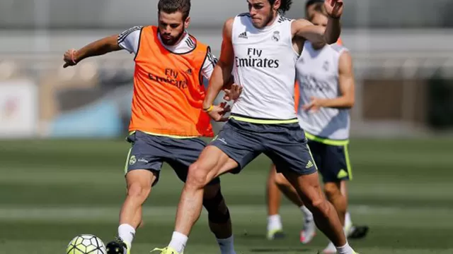 Bale felicitó a Nacho por su golazo de tijera y trató de imitarlo
