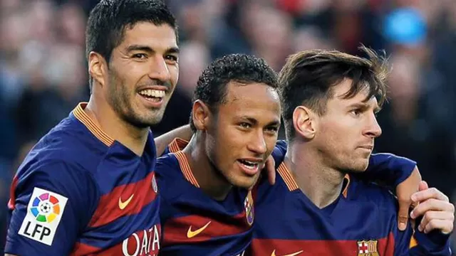 Luis Su&amp;aacute;rez junto a Neymar y Messi, el tridente goleador del Barcelona.