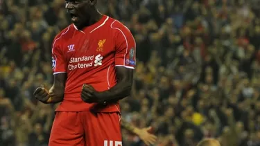 Balotelli marca su primer gol con el Liverpool que ganó con susto