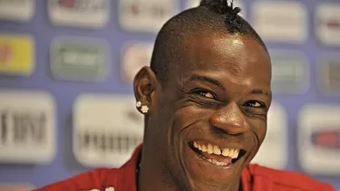 Balotelli se burló de la derrota del Manchester United ante el Leicester Balotelli se burló de la derrota del Manchester United ante el Leicester