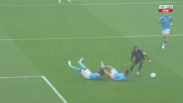 Barcelona: Raphinha anotó un golazo que dejó en ridículo a la defensa del Feyenoord
