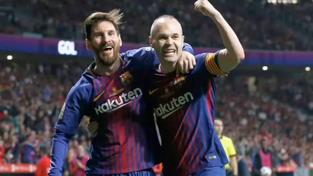 Iniesta y Messi. | Foto: AFP