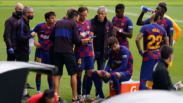 Existe un claro cortocircuito entre el DT y el equipo profesional del Barcelona. | Foto: AFP