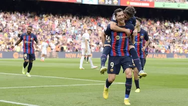 Lewandowski celebró en el Camp Nou. | Foto: AFP/Video: Espn