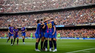 Barcelona goleó 5-1 al Wolfsburgo con un récord de asistencia en el fútbol femenino