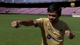 Barcelona: Manny Pacquiao visitó el Camp Nou y se puso a boxear en el campo de juego